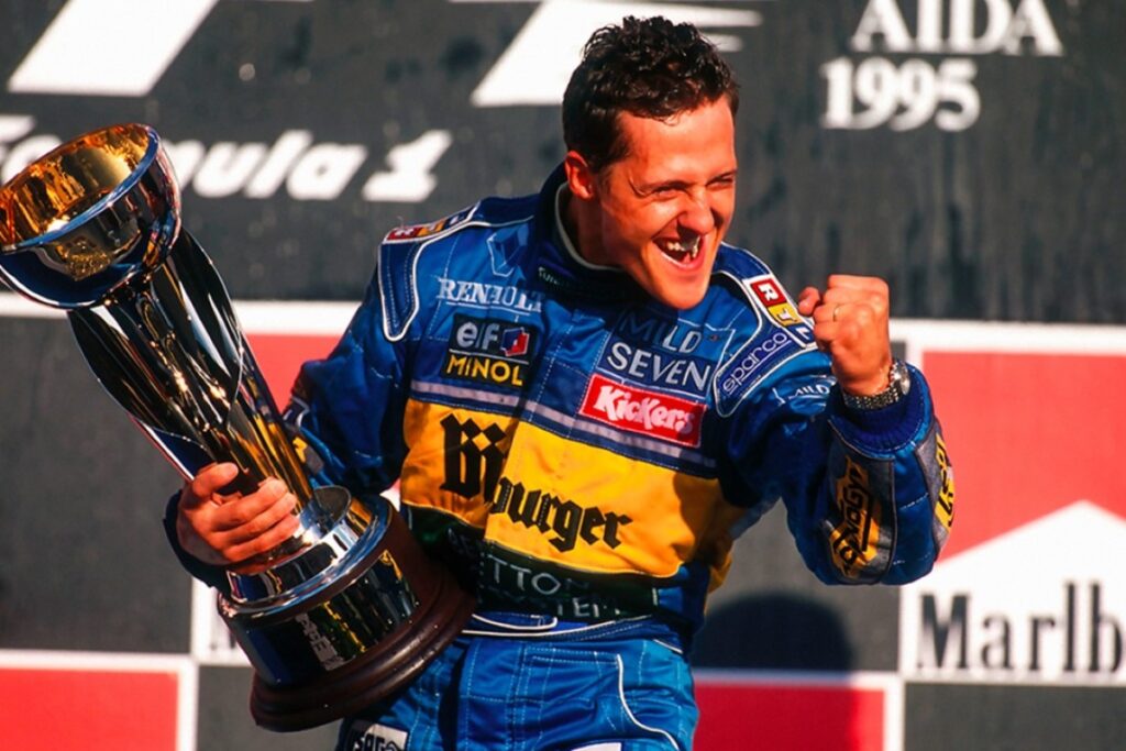 Michael Schumacher benetton 1995 avec trophée