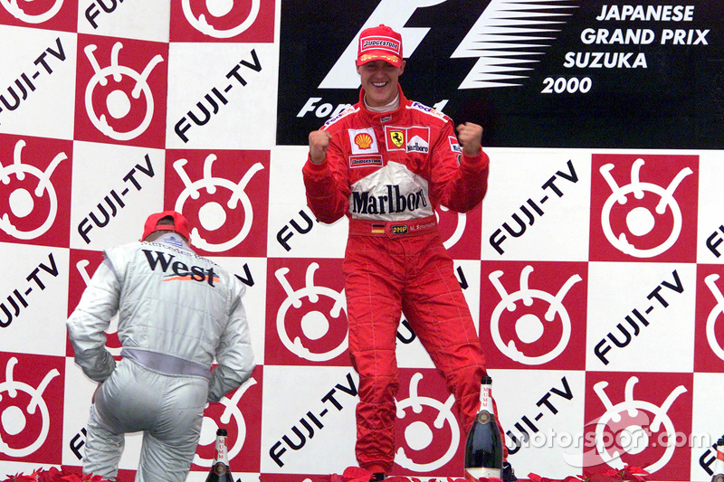 Michael Schumacher sur le podium du grand prix du japon en 2000
