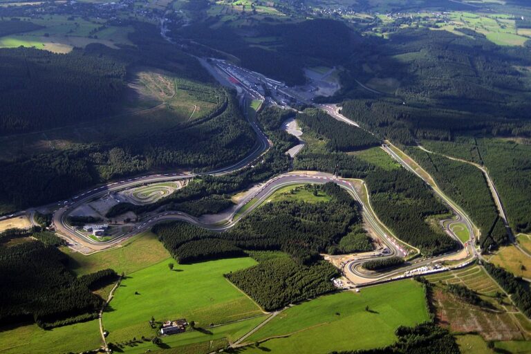 Circuit de Spa-Francorchamps en Belgique vu à vol d'oiseau